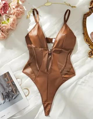 body escotado marron T-S 1